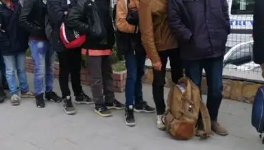 Ege'de Düzensiz Göçmen Operasyonu: 25 Kişi Kurtarıldı