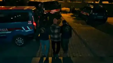 İnterpol Aranan 2 Suçlu Türkiye'de Yakalandı