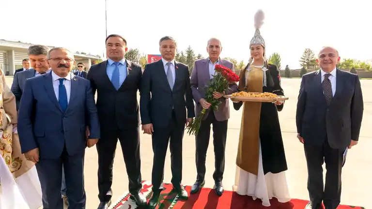 Kurtulmuş Kırgızistan'da Resmi Ziyarette
